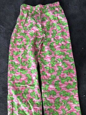 DREAM BIG FROG  SLEEP PANT IN AN ADULT SIZE MEDIUM